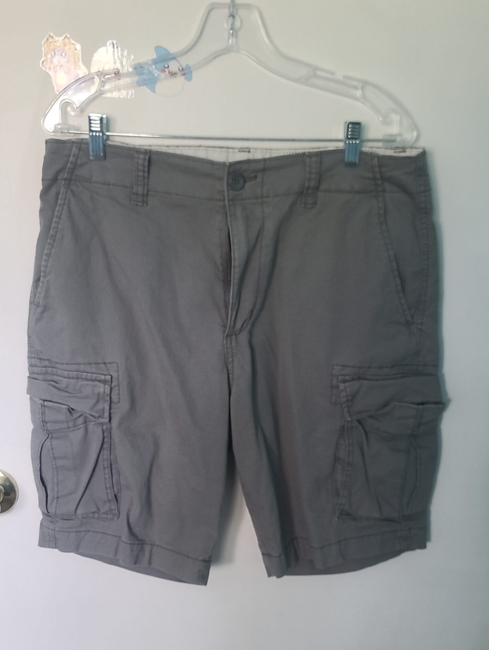 Old Navy Men's Gray Cargo Shorts with Side Pockets